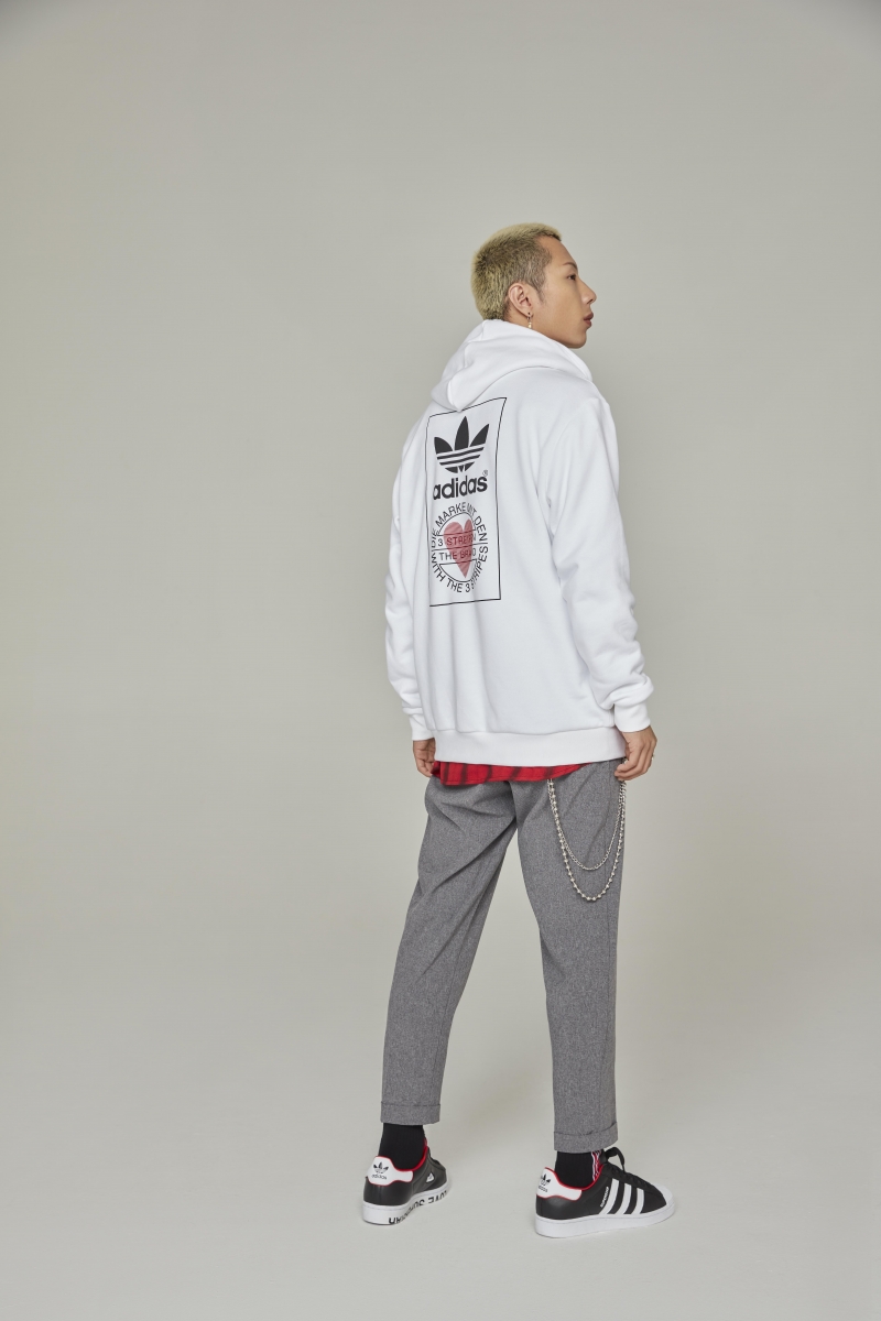 adidas情人節限定CP「暗襯」服  注目心心圖案/LOVE SUPERSTAR鞋